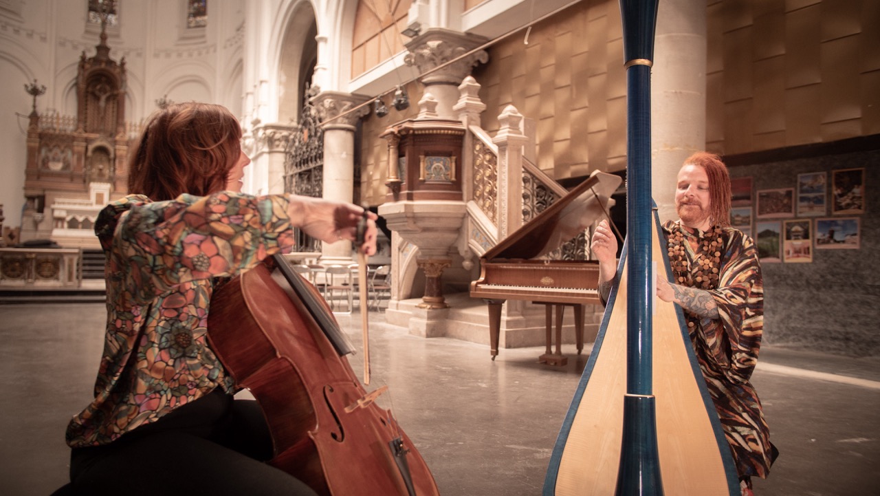Maël à la harpe bleue